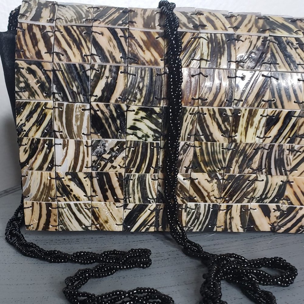 Authentic Mod by Design Shell Cross-body Bag - Picture 3 of 12